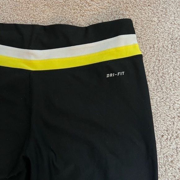 nike Women’s Black & Yellow 3/4 Leggings Size Small - Picture 4 of 8